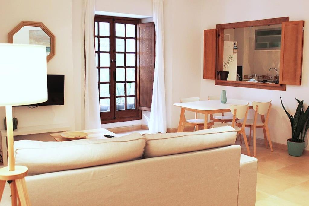 Fancy Apartment In A Historic House, Chiclana City Center By C. Dreams Chiclana de la Frontera Exteriör bild